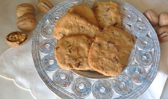 Biscotti con passito e noci senza uova e lattosio