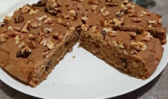 torta vegan con prugne e banane senza zucchero e lattosio