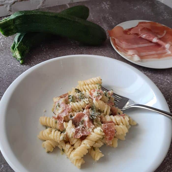 Fusilli zucchine e speck