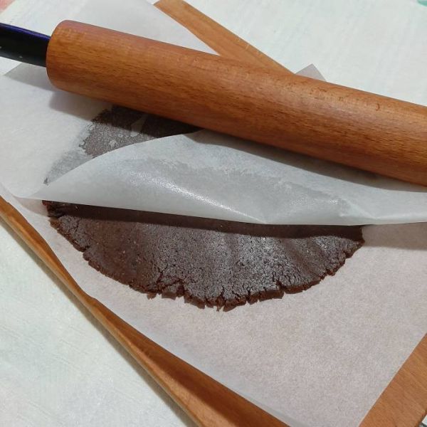 stendere la frolla al cacao vegana