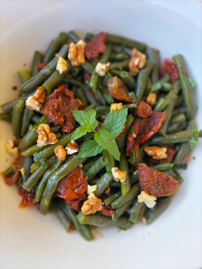 fagiolini con pomodori secchi e noci ricetta vegana