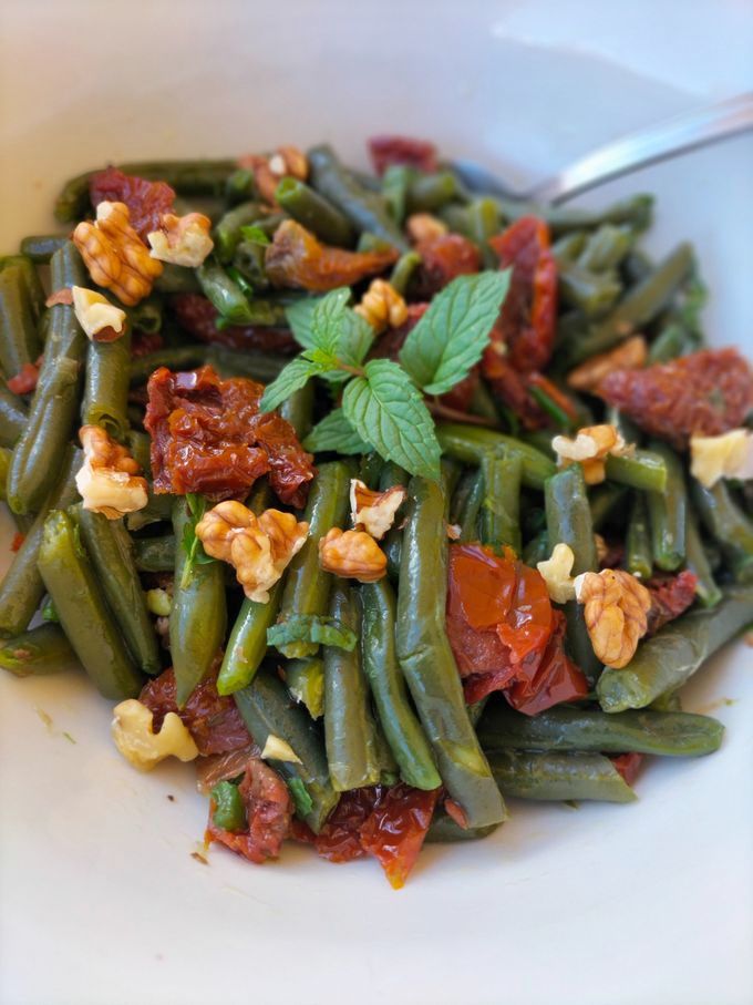 contorno di fagiolini pomodori e menta